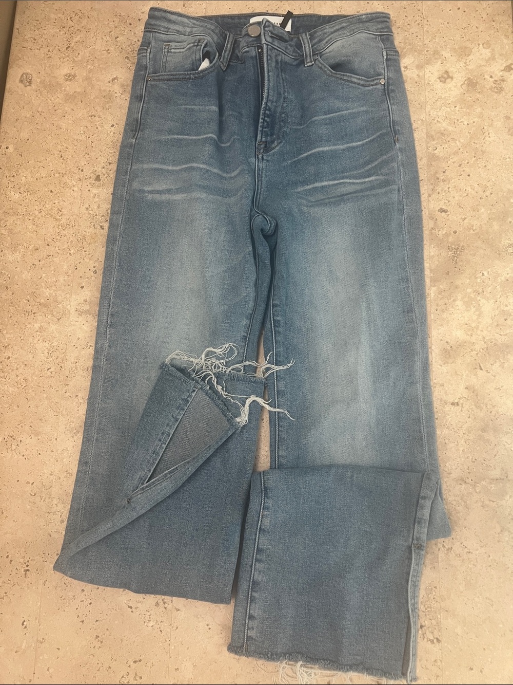Straight Leg High-Rise Jeans in Light Blue with Distressed Knee